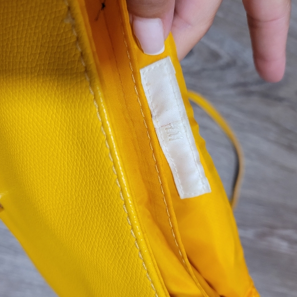 H&M Mustard Crossbody - Picture 5 of 6